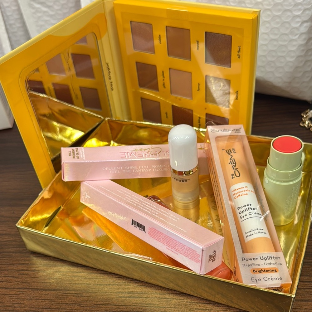 Gina’s glam makeup bundles - Picture 5 of 12